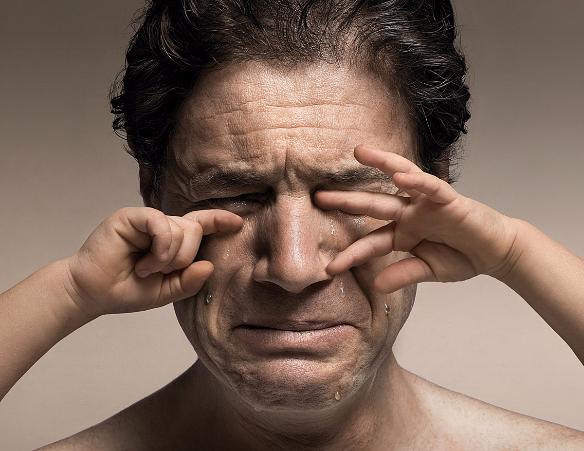 Плачущий мужчина