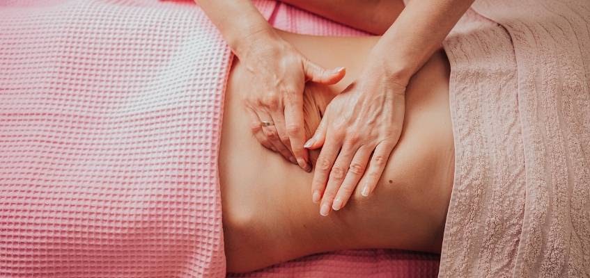 Массаж живота двумя руками