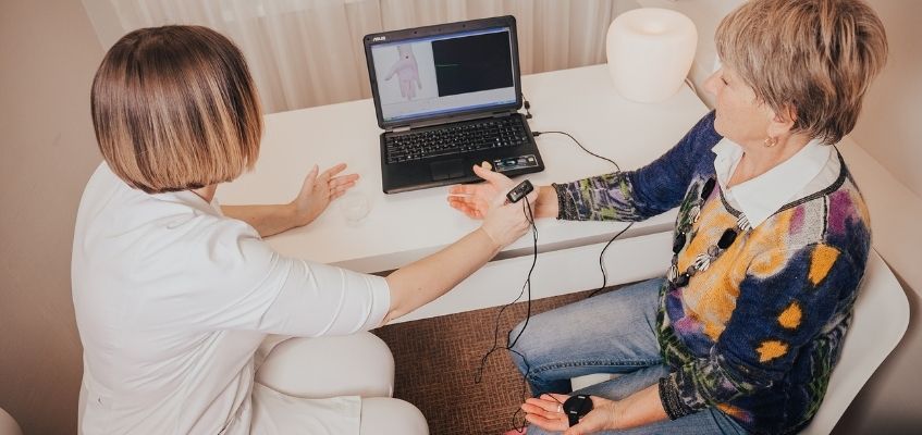 Доктор проводит диагностику