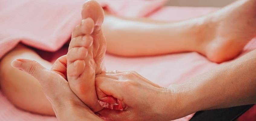 Фото массажа стоп руками