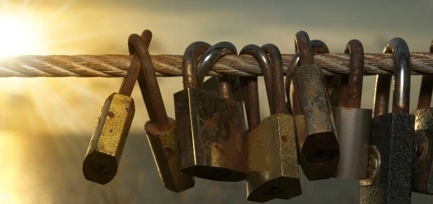 Замки на троссе