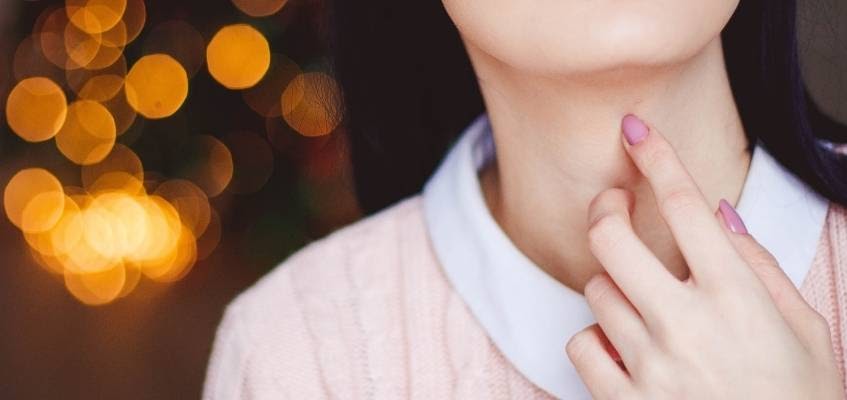 Шея девушки