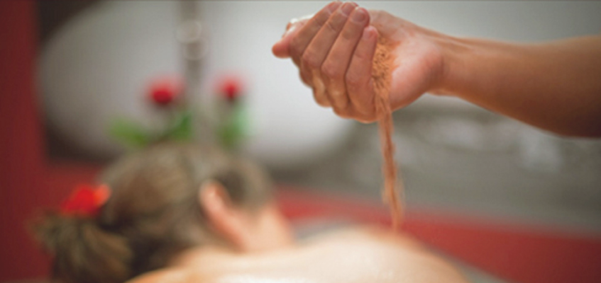 Аюрведический порошок сыпется