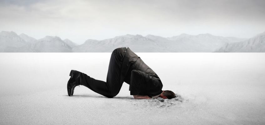 Человек головой в земле