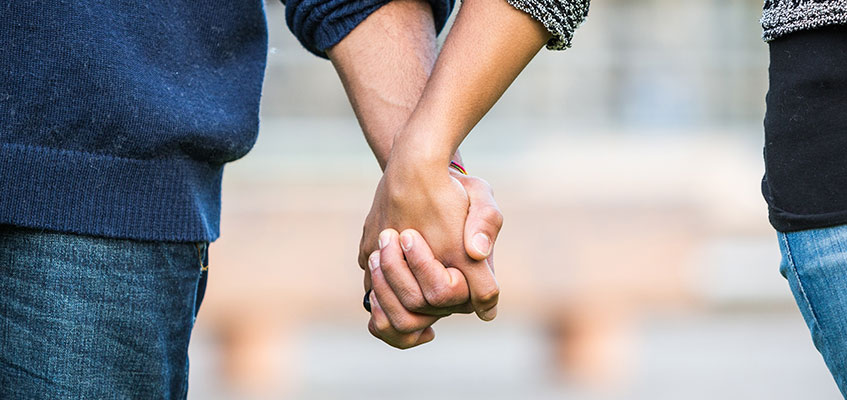 Руки вместе