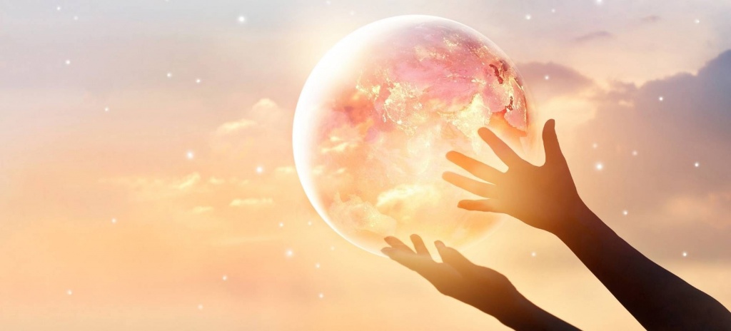 Шар в руках