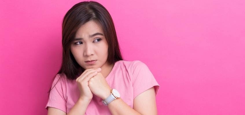 Девушка боится