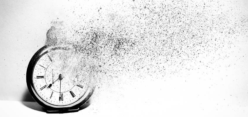 Часы превращаются в пыль