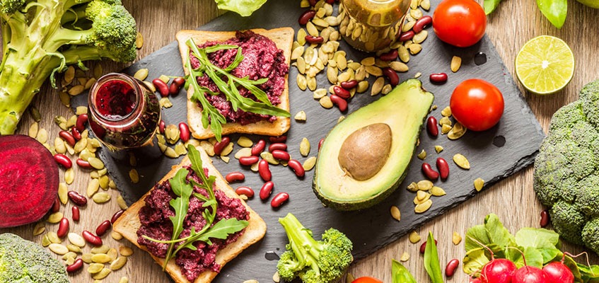 Бобовые, авокадо и бутерброды