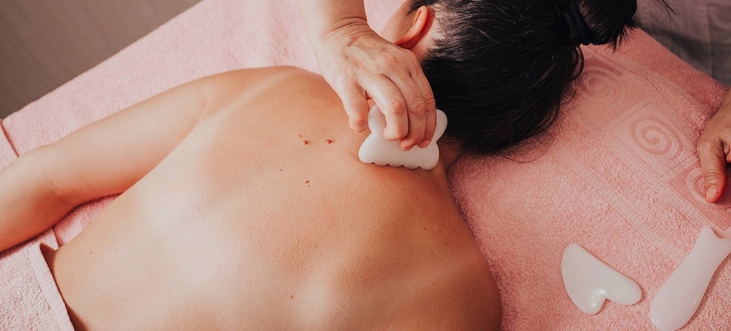 Расслабление сохраняется не менее 5 суток Массаж спины скрабом