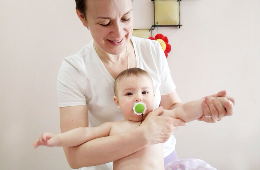 Массаж рук грудничку