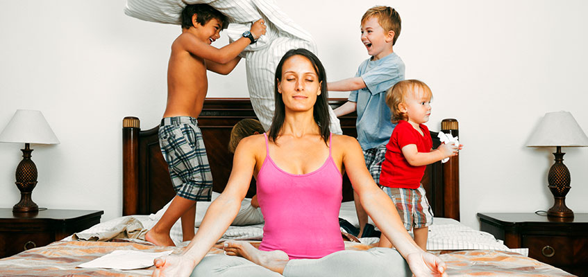 Мама медитирует