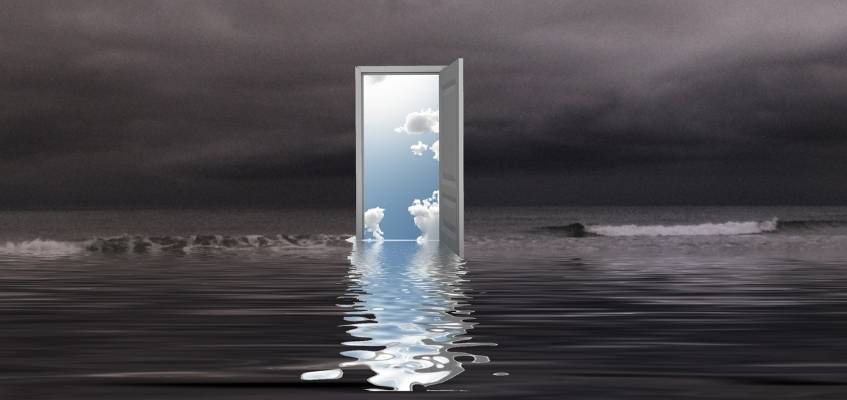 Дверь посреди океана