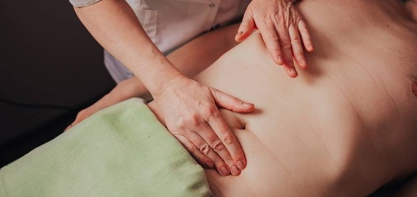 Массаж живота руками