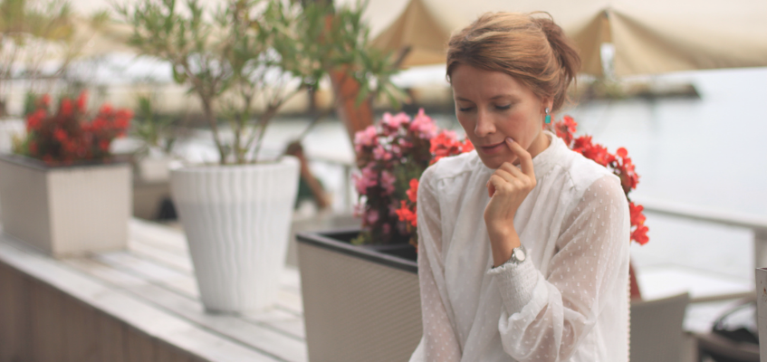 Девушка озадачена