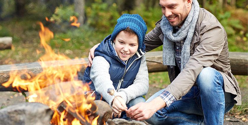 Семья у костра