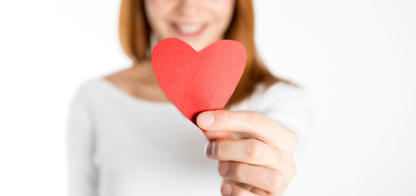 Символ сердца в руке